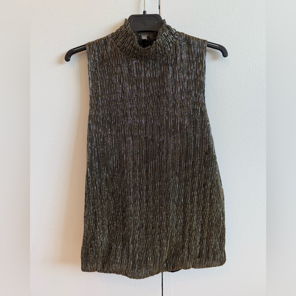 Like new! Banana Republic sparkly top, XS